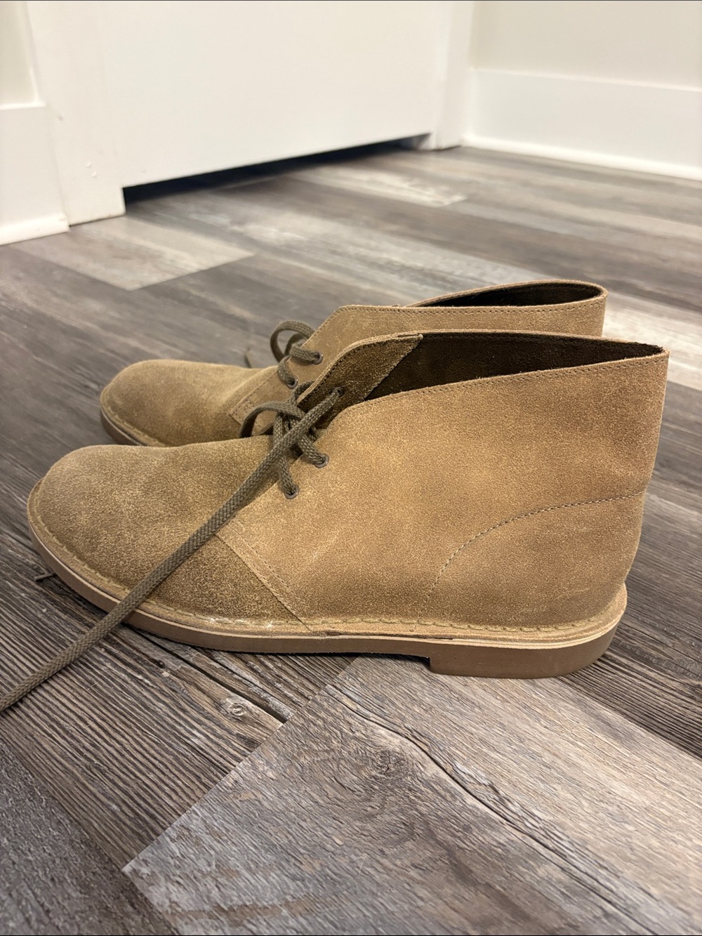 Clarks Men's Suede Chukka Boots in Tan